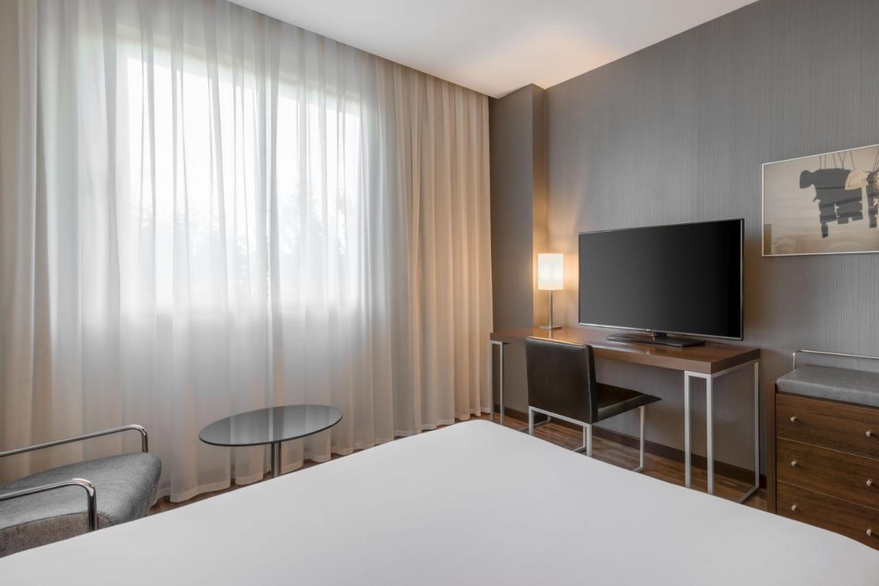 Ac Hotel By Marriott Madrid Airport Coslada Exterior photo