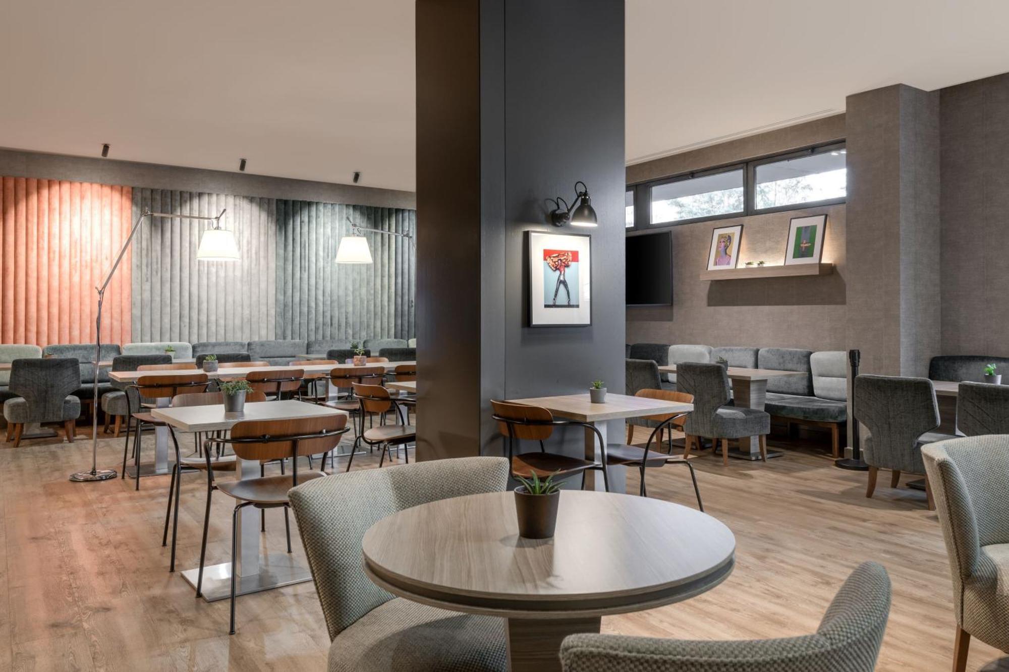 Ac Hotel By Marriott Madrid Airport Coslada Exterior photo