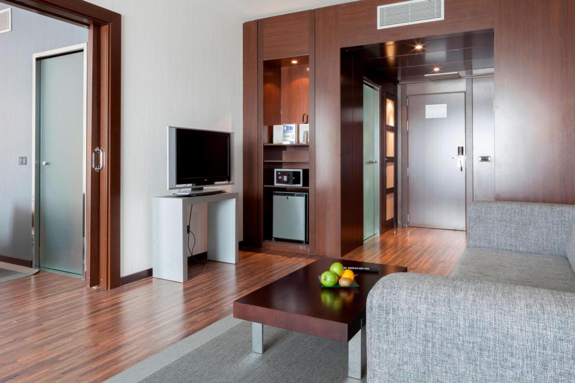 Ac Hotel By Marriott Madrid Airport Coslada Exterior photo