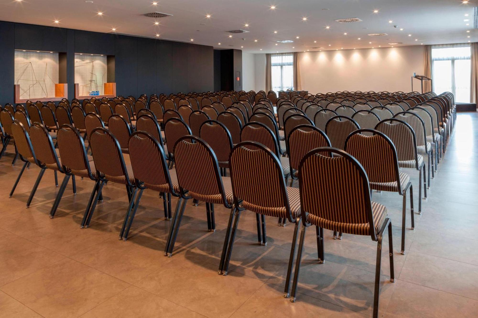 Ac Hotel By Marriott Madrid Airport Coslada Exterior photo