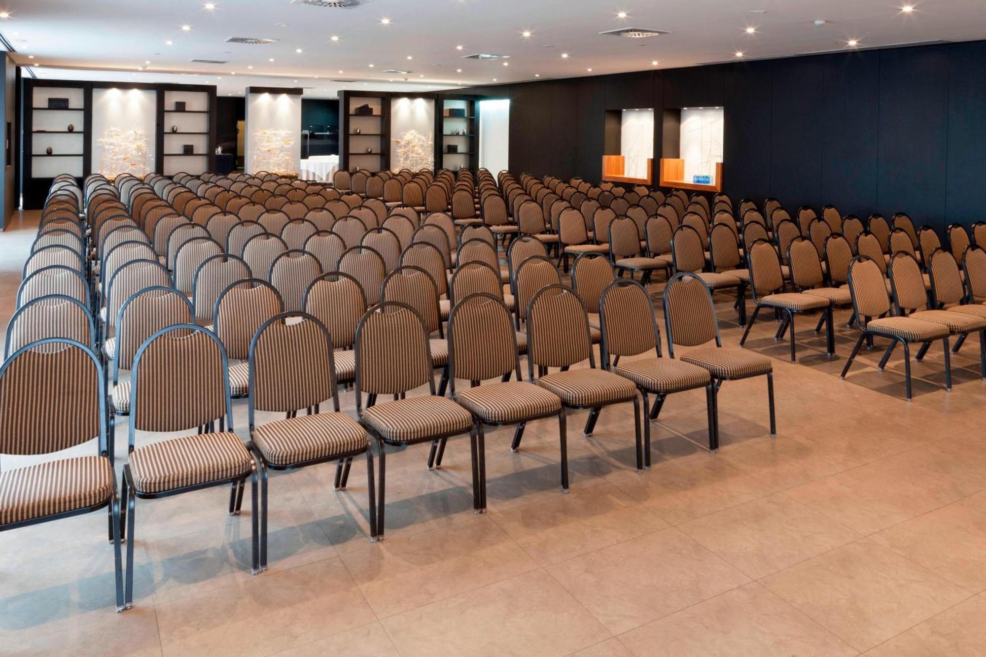Ac Hotel By Marriott Madrid Airport Coslada Exterior photo