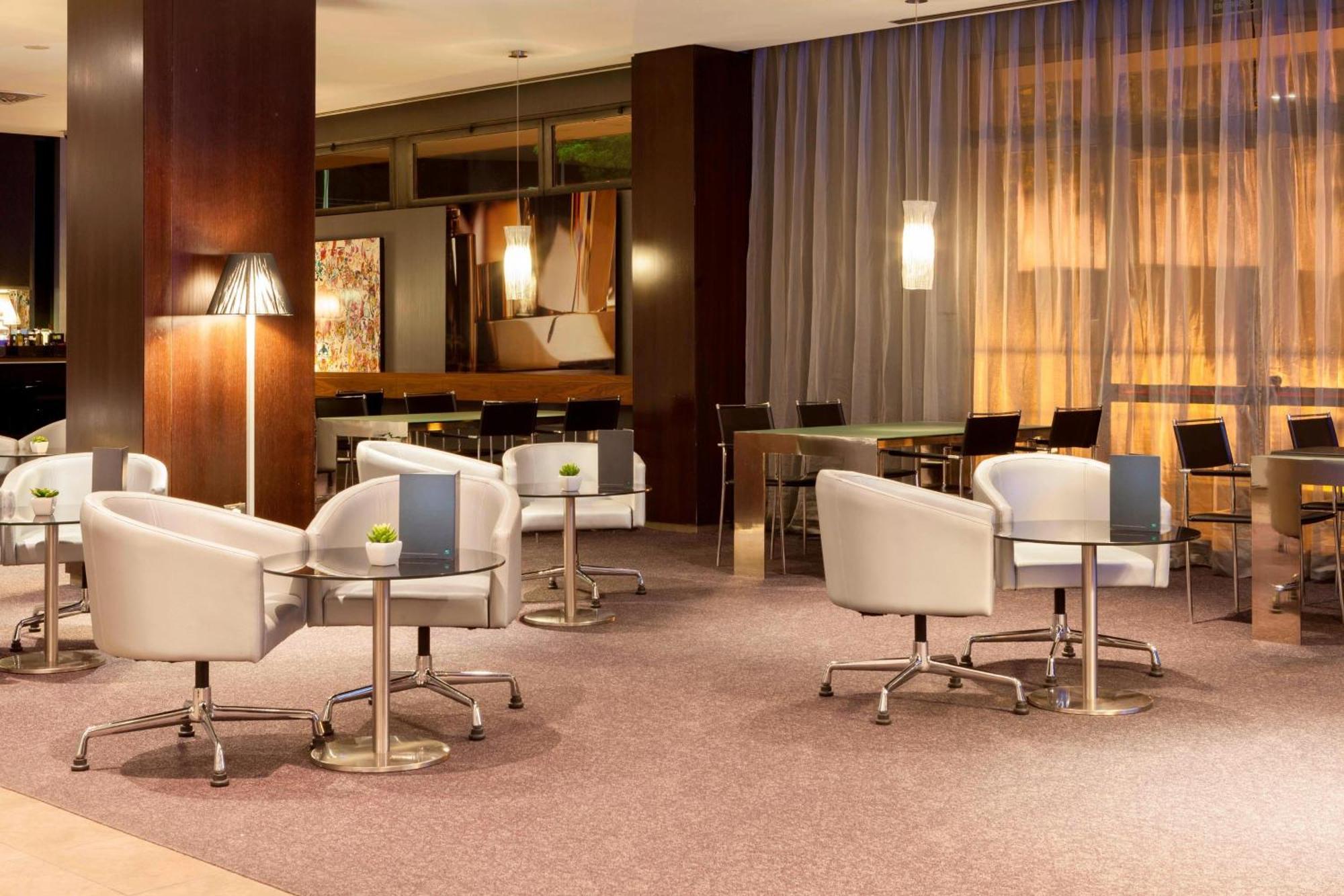 Ac Hotel By Marriott Madrid Airport Coslada Exterior photo