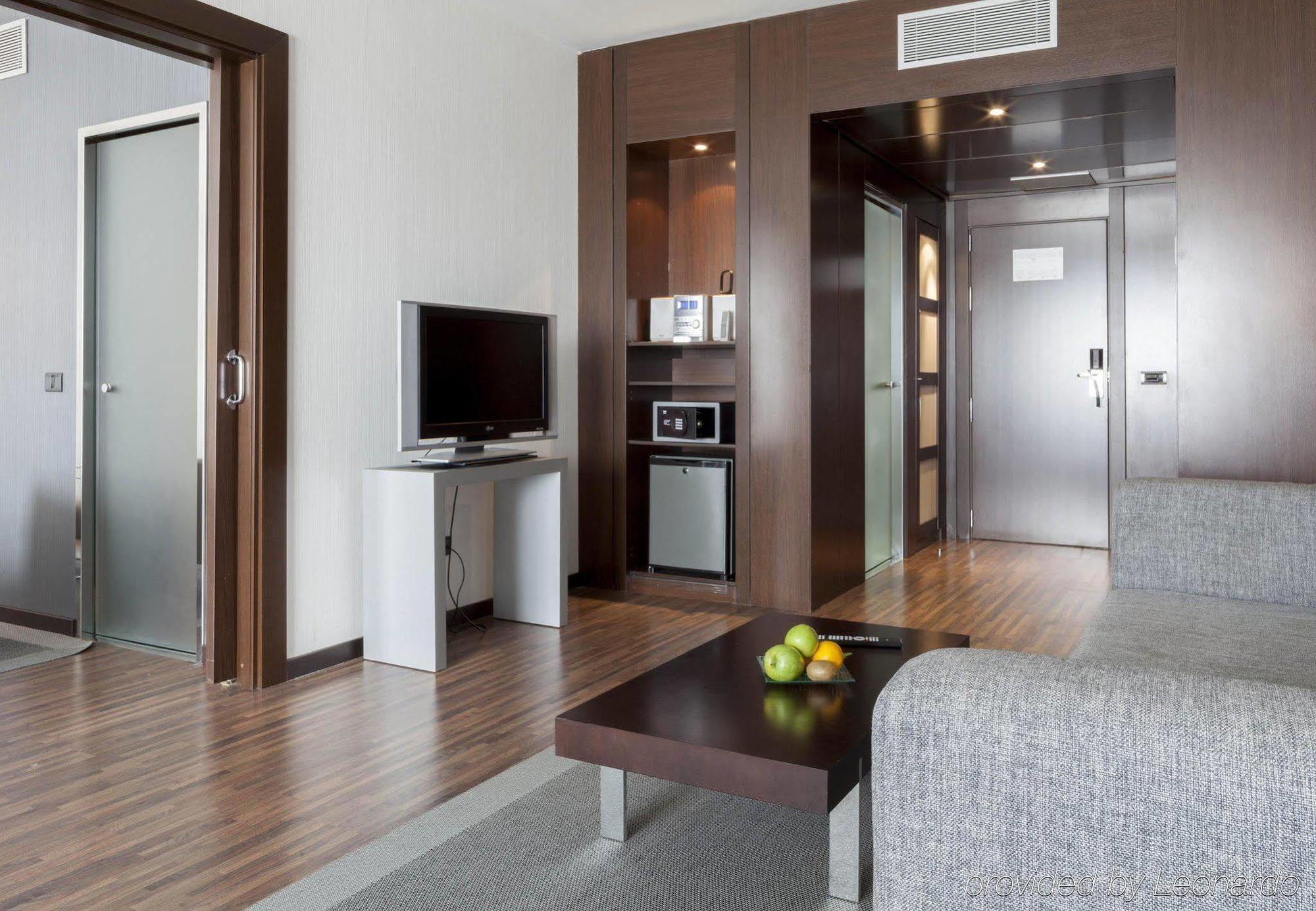 Ac Hotel By Marriott Madrid Airport Coslada Exterior photo