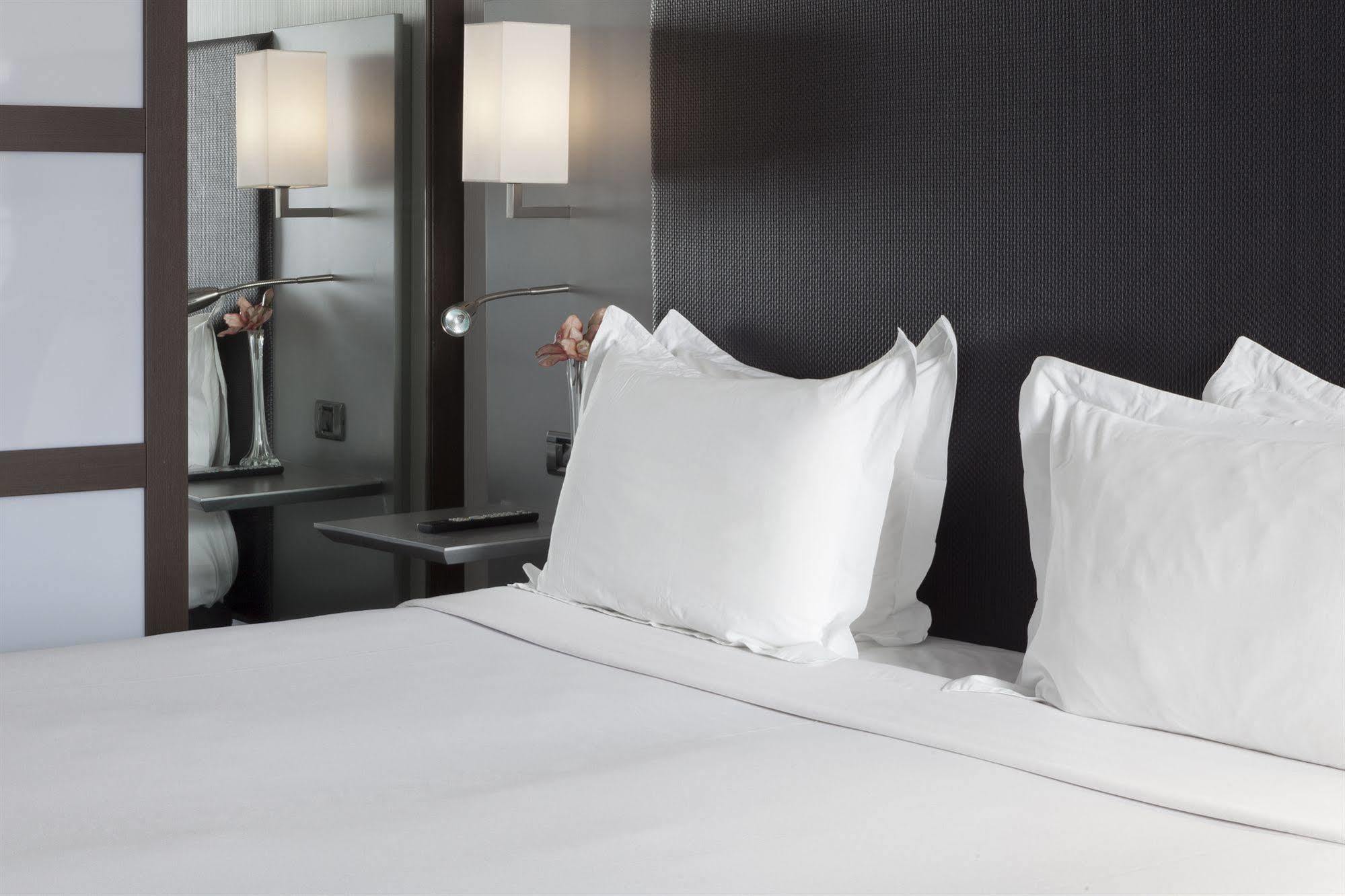 Ac Hotel By Marriott Madrid Airport Coslada Exterior photo